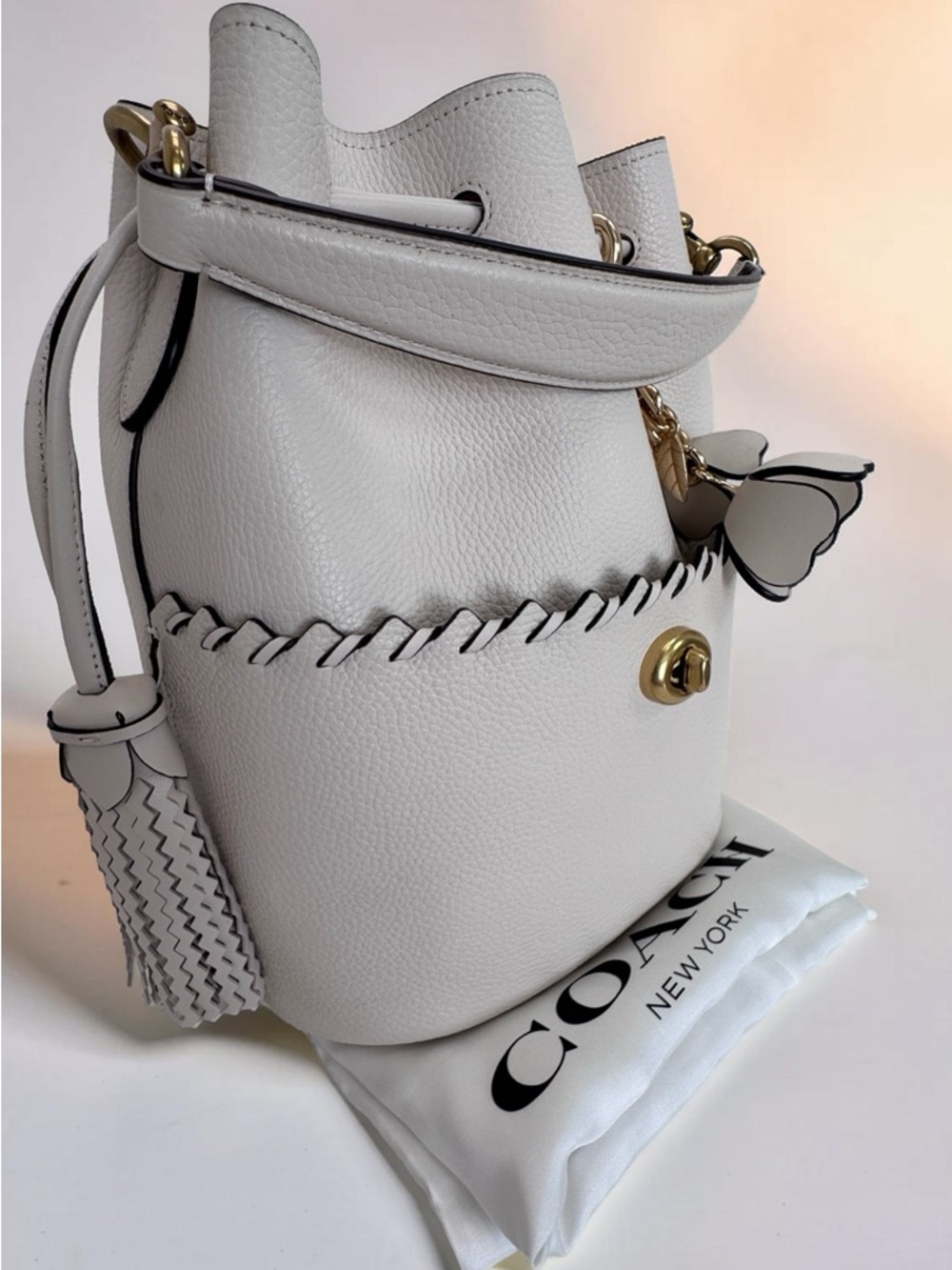 Coach Lora Bucket Bag With Whipstitch Detail Ivory Leather + Tea Rose Charm - Picture 3 of 16